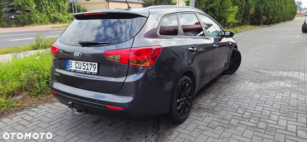 Kia Ceed 1.6 GDI ISG SW Dream Team Edition - 14
