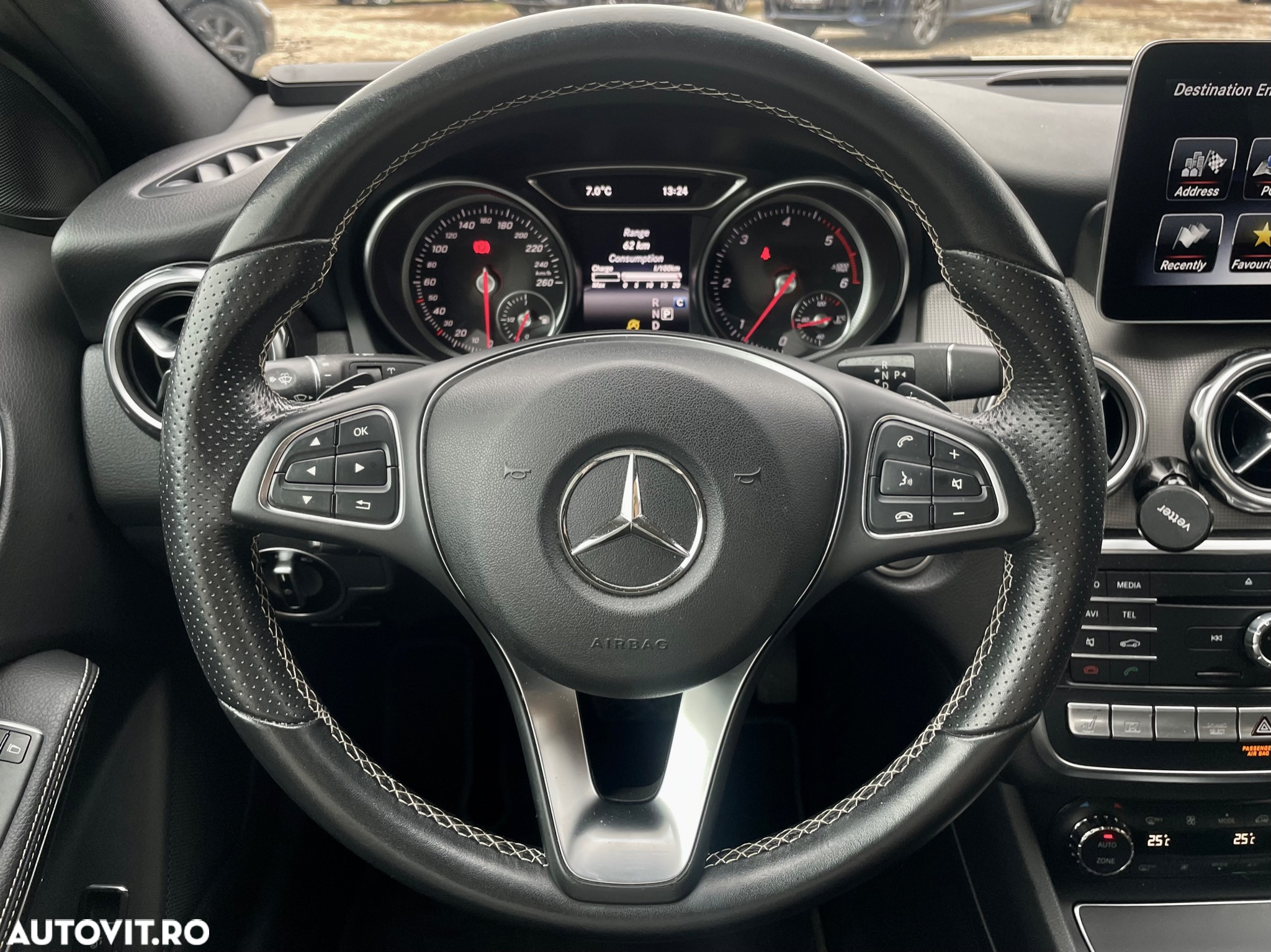 Mercedes-Benz GLA 200 d 4MATIC Aut. - 25