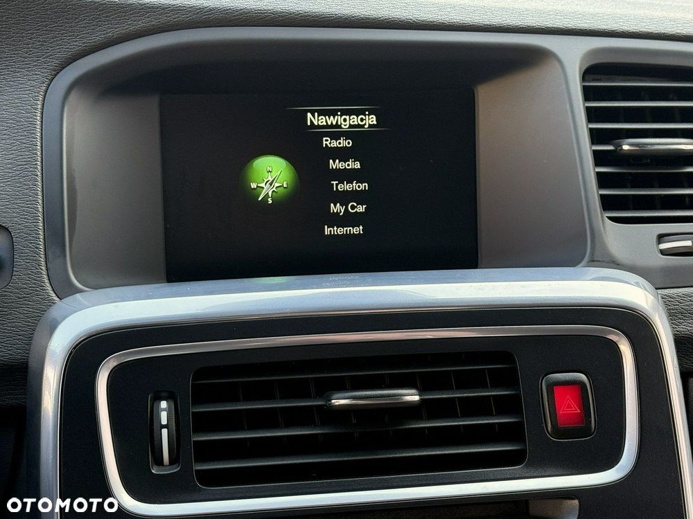 Volvo V60 D4 Momentum - 33