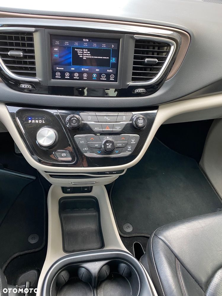 Chrysler Pacifica - 26
