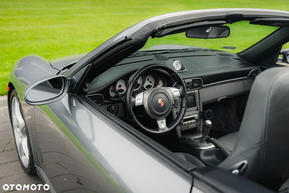 Porsche 911 Carrera 4S - 8
