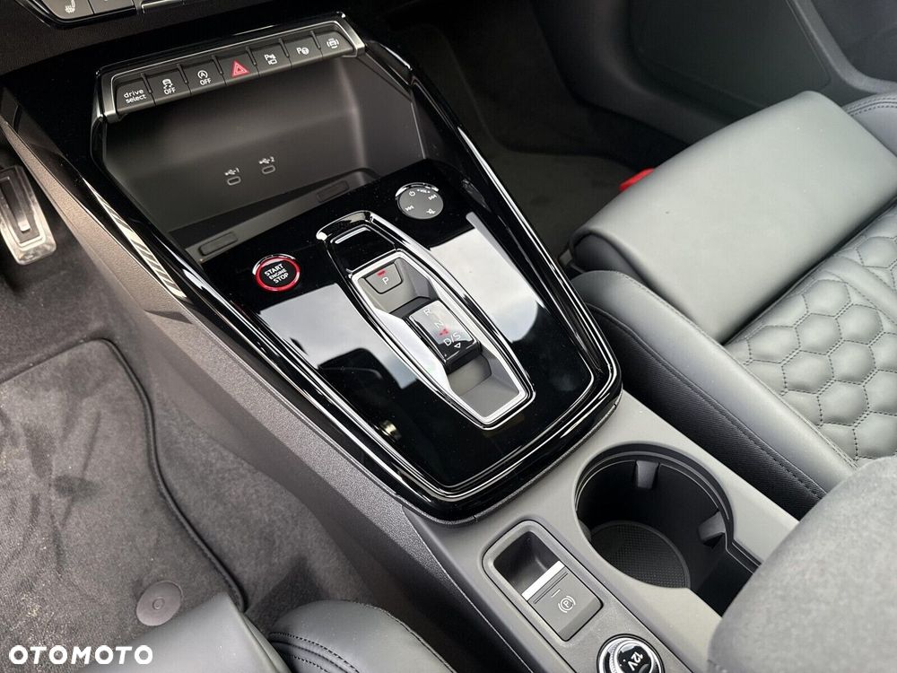 Audi RS3 Limousine - 12