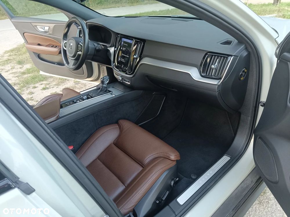 Volvo V60 Cross Country D4 AWD Geartronic - 23