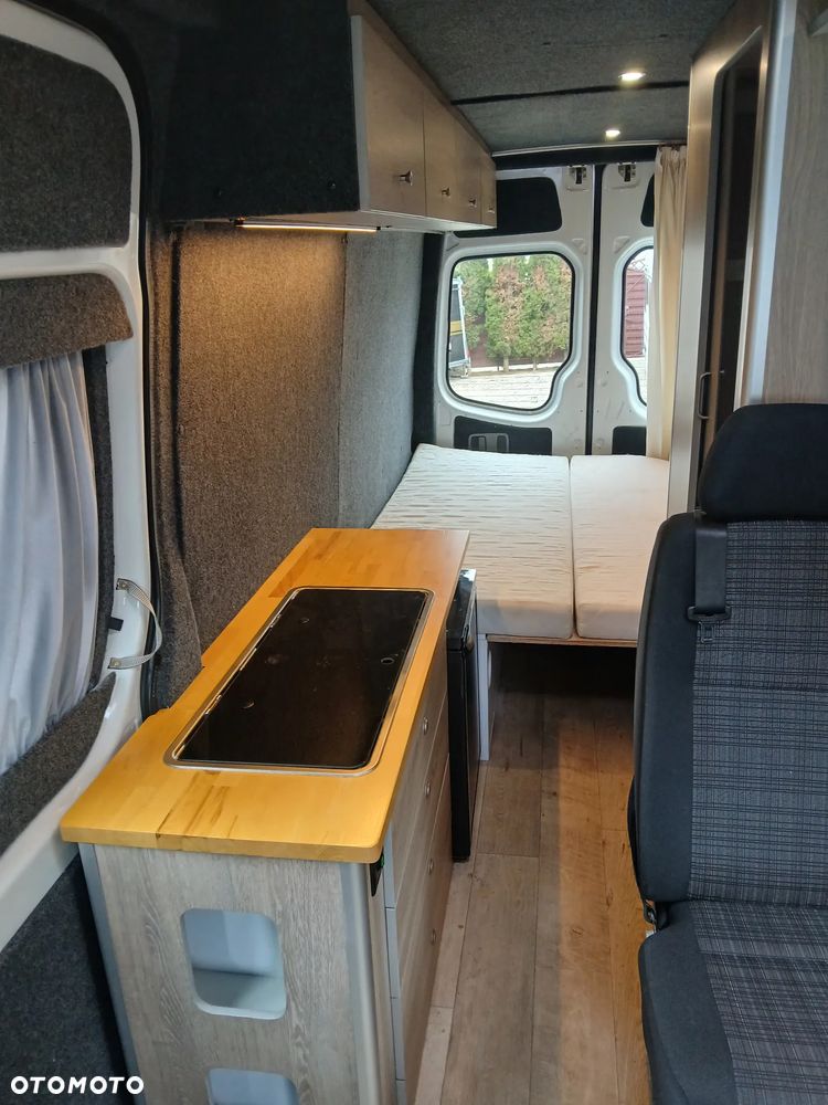 Mercedes-Benz Sprinter - 11