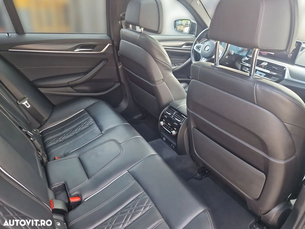 BMW Seria 5 530i xDrive AT MHEV - 15
