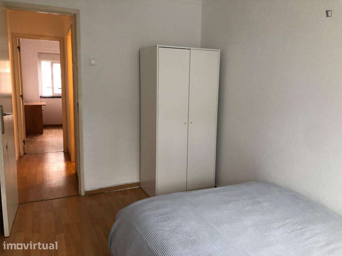 Quarto - localizado em Benfica Lisbon - Grande imagem: 4/8