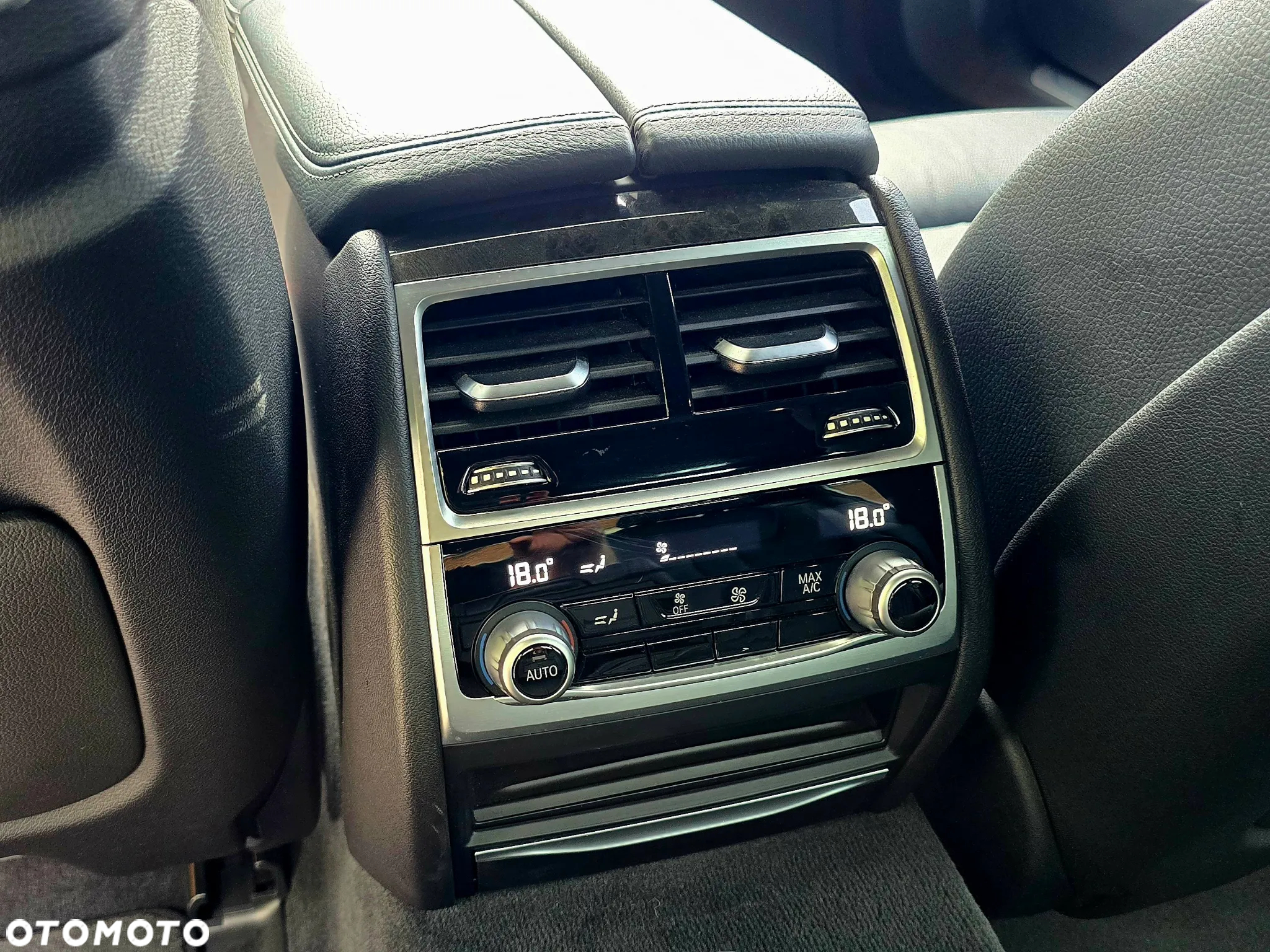 BMW Seria 7 740i - 23