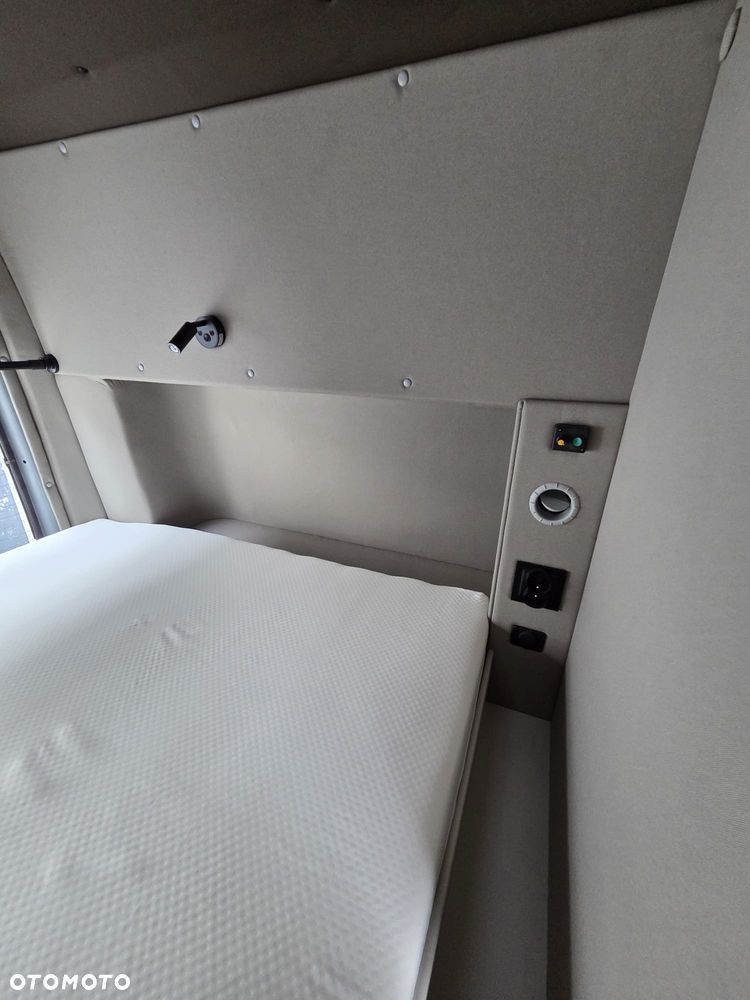 Mercedes-Benz Sprinter - 20