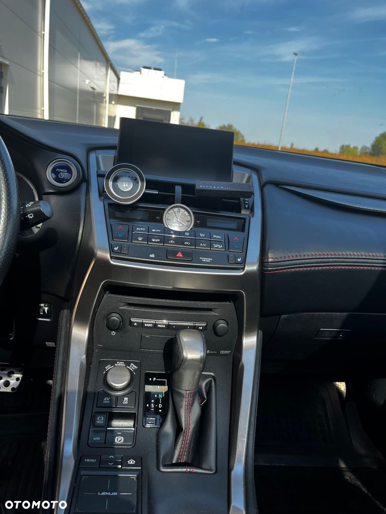 Lexus NX 300h F Sport AWD - 18