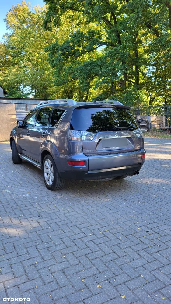 Mitsubishi Outlander - 4