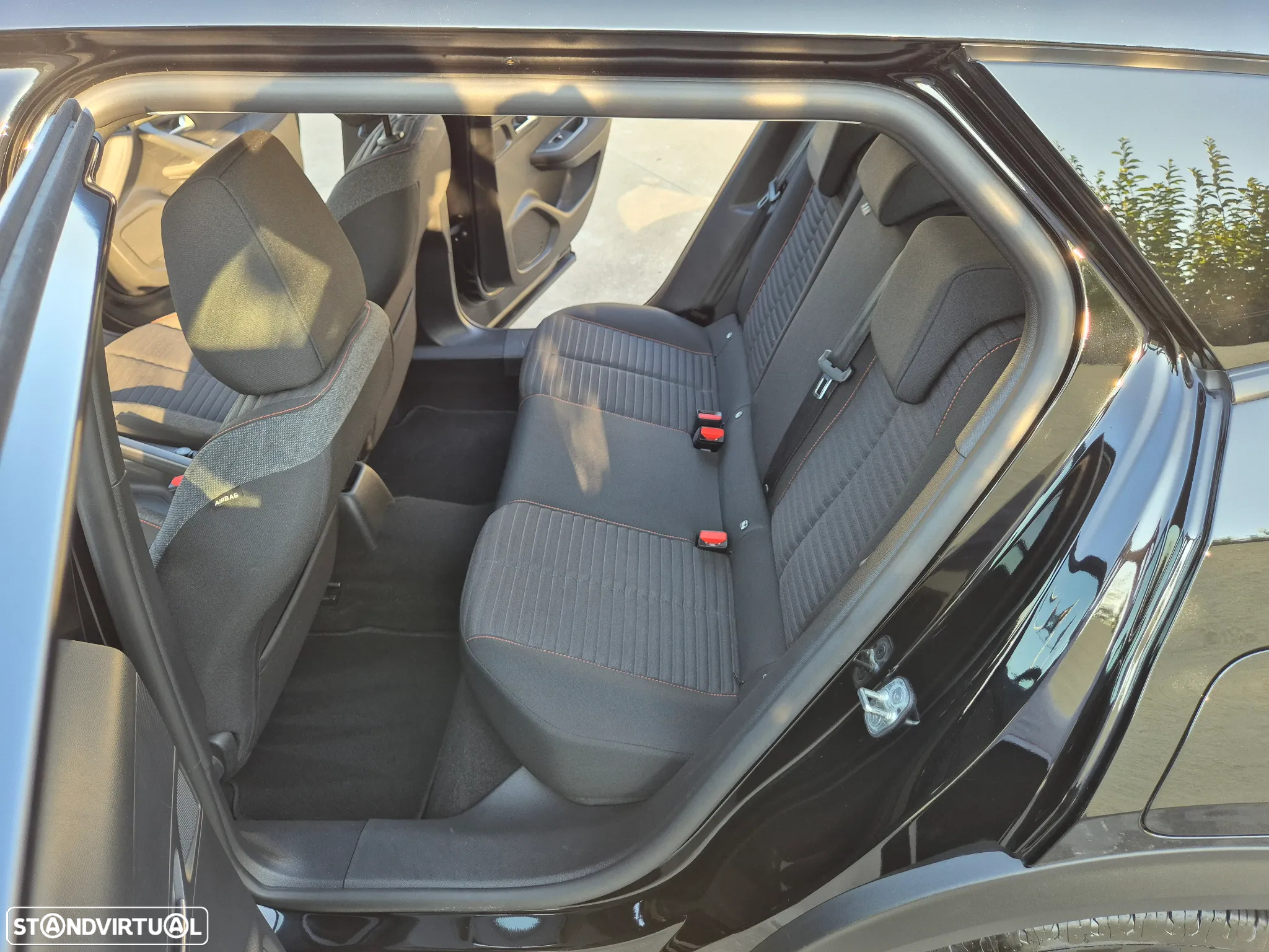 Peugeot 2008 1.2 PureTech Active Pack - 37