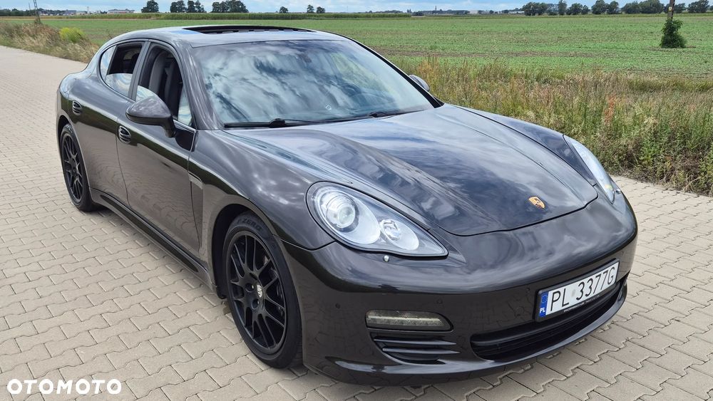Porsche Panamera - 4