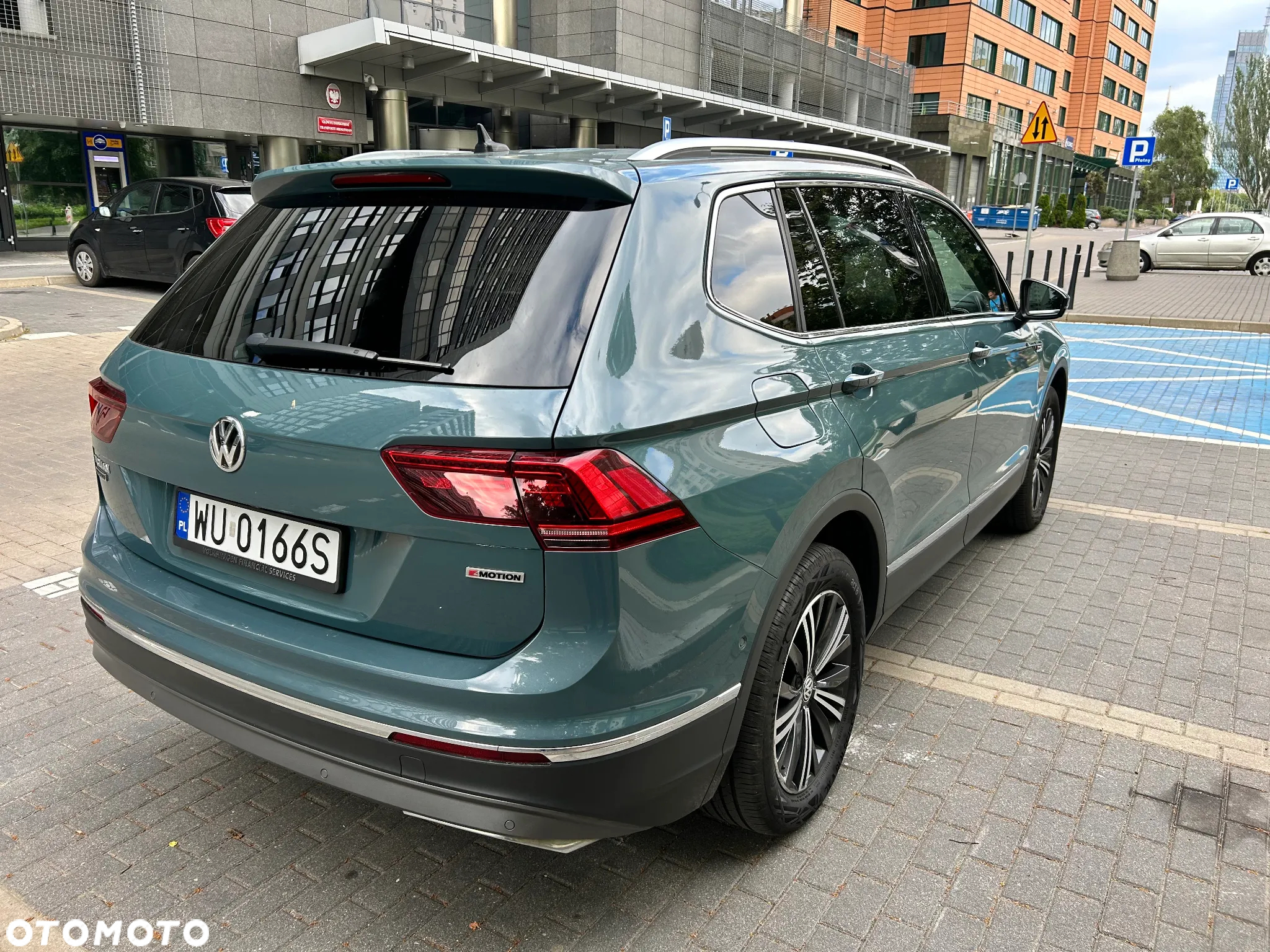 Volkswagen Tiguan Allspace 2.0 TSI 4Mot Highline DSG - 2