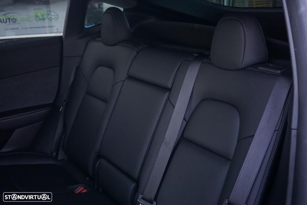 Tesla Model Y Long Range Dual Motor AWD - 29