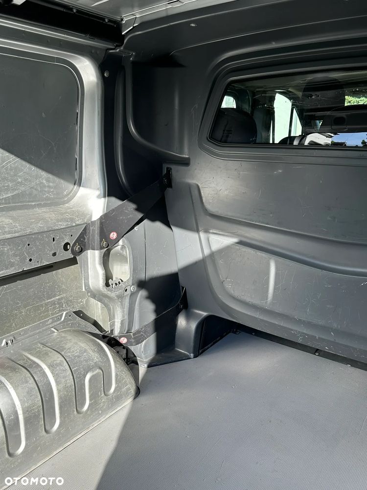 Opel VIVARO - 23