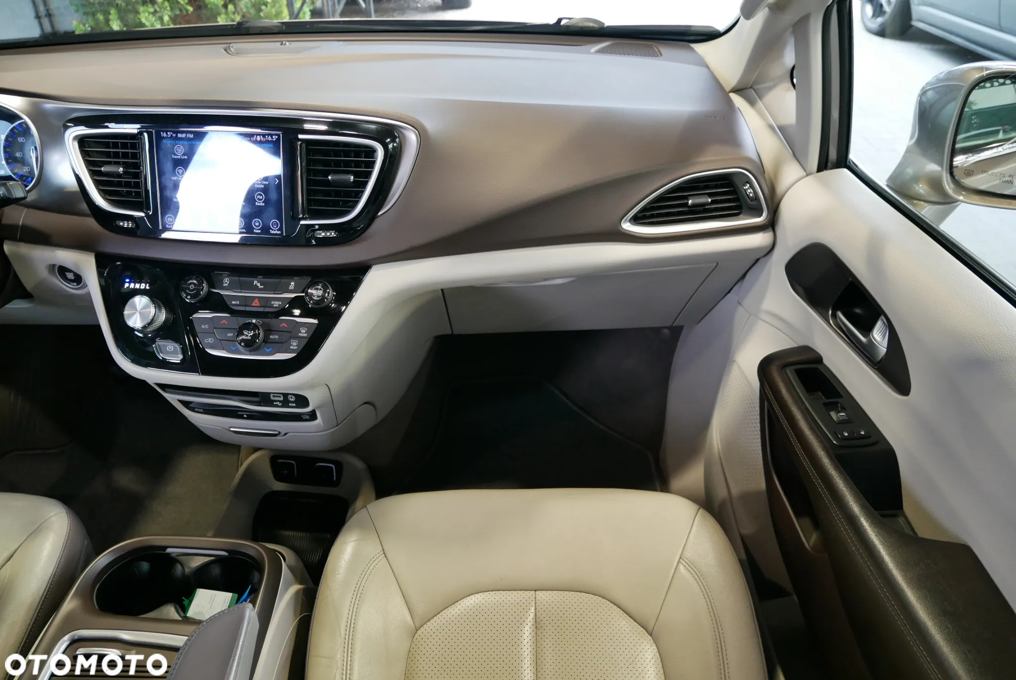 Chrysler Pacifica - 15