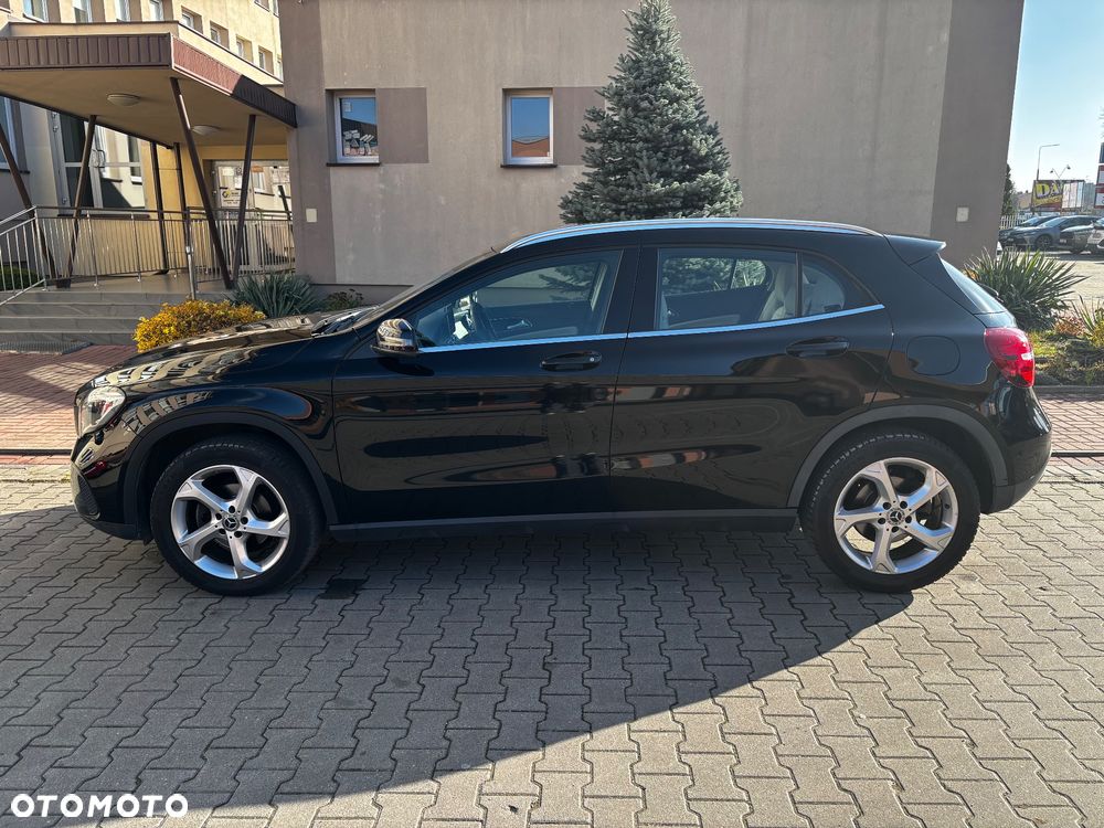 Mercedes-Benz GLA 200 7G-DCT - 12