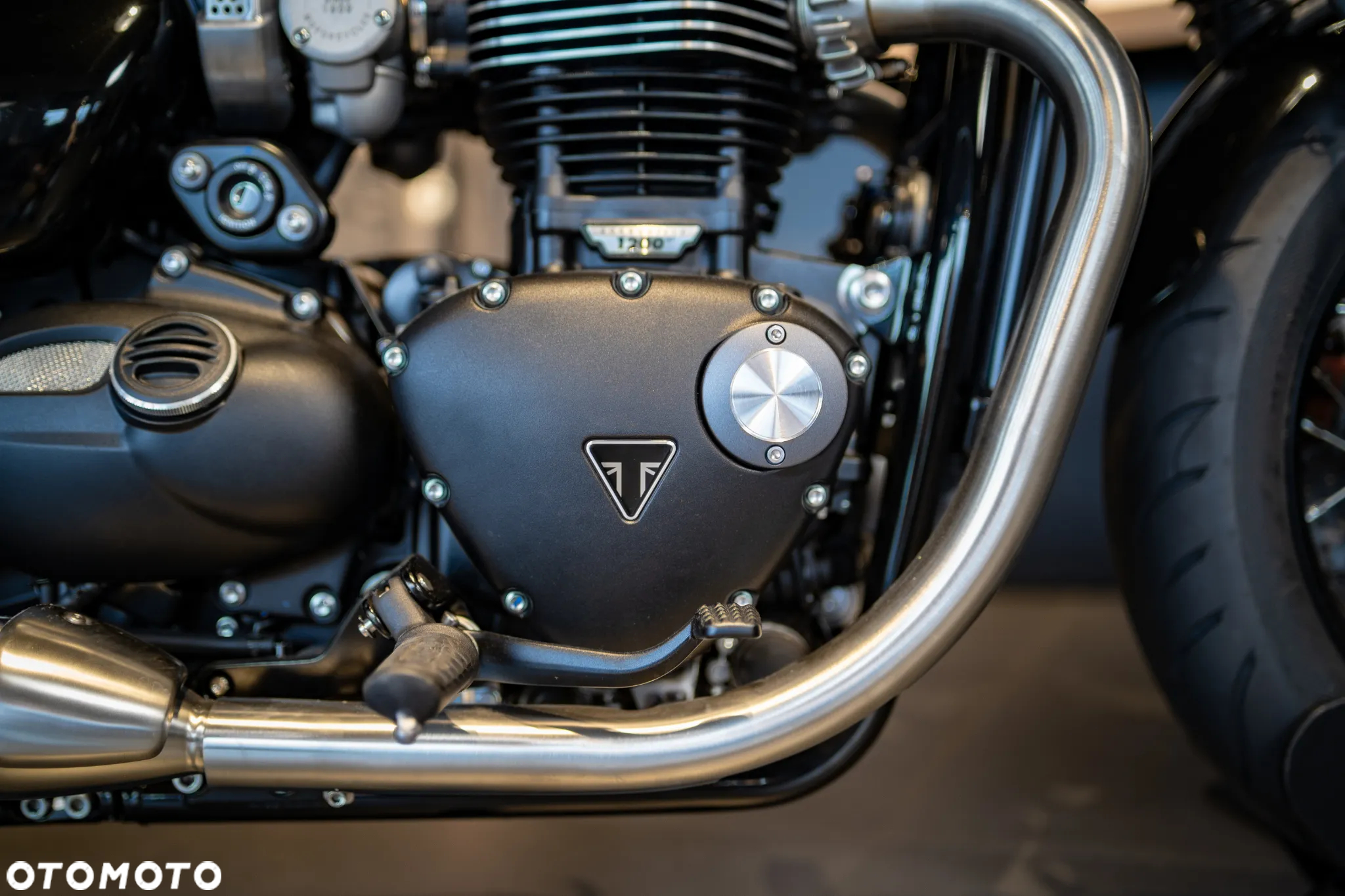 Triumph Bonneville Bobber - 10