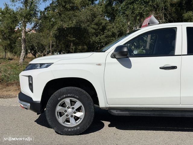 Mitsubishi L200 2.3 DI-D Space Cab Invite Strakar Look 4WD - 3