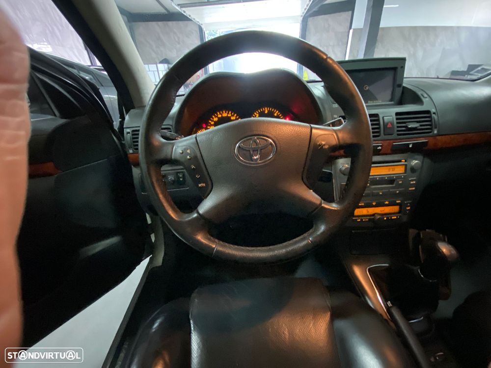 Toyota Avensis LB 2.0 D-4D Sol S/GPS - 16