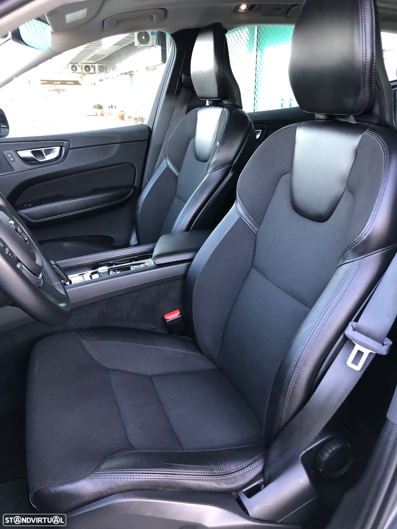 Volvo XC 60 2.0 T6 PHEV R-Design Expression AWD - 31