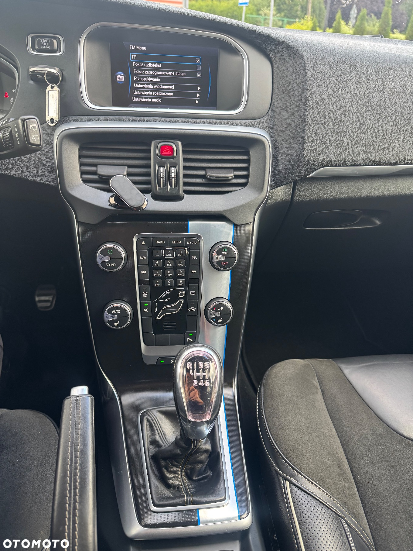Volvo V40 D2 R-Design - 11