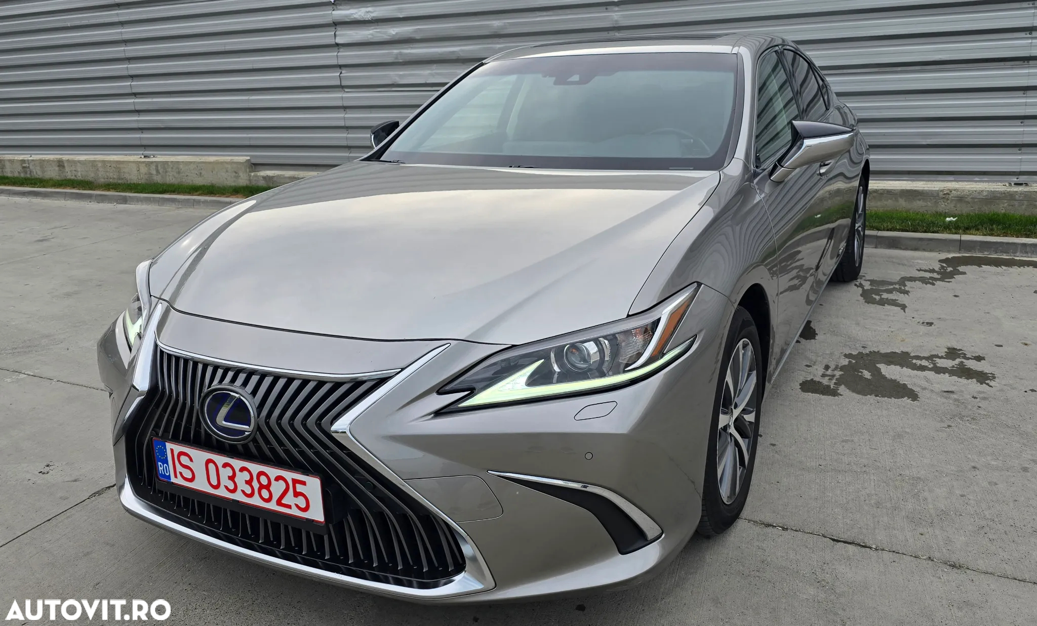 Lexus Seria ES 300h 2.5 TNGA HV 25H- 4X2 CVT Business - 3