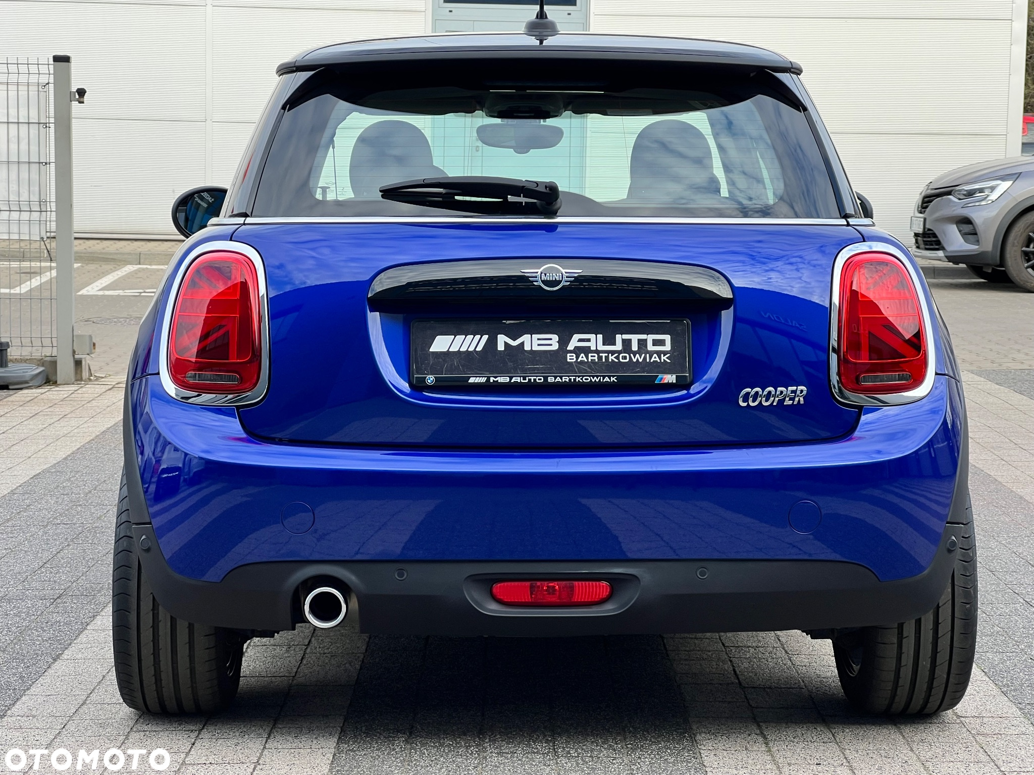 MINI Cooper Essential Trim - 2
