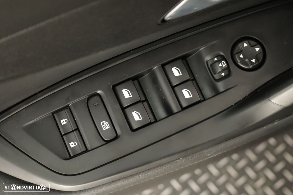 Peugeot 408 1.6 Hybrid Allure e-EAT8 - 18