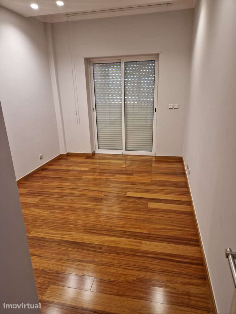 T3 Luxo (T3+T3 ligados/2 Fracções) com 3 Boxes Vistas - Almada Centro - Grande imagem: 5/53