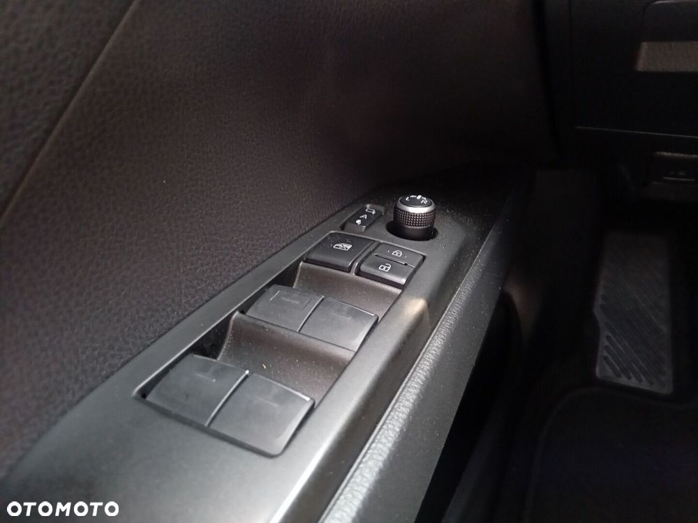 Toyota Camry - 17