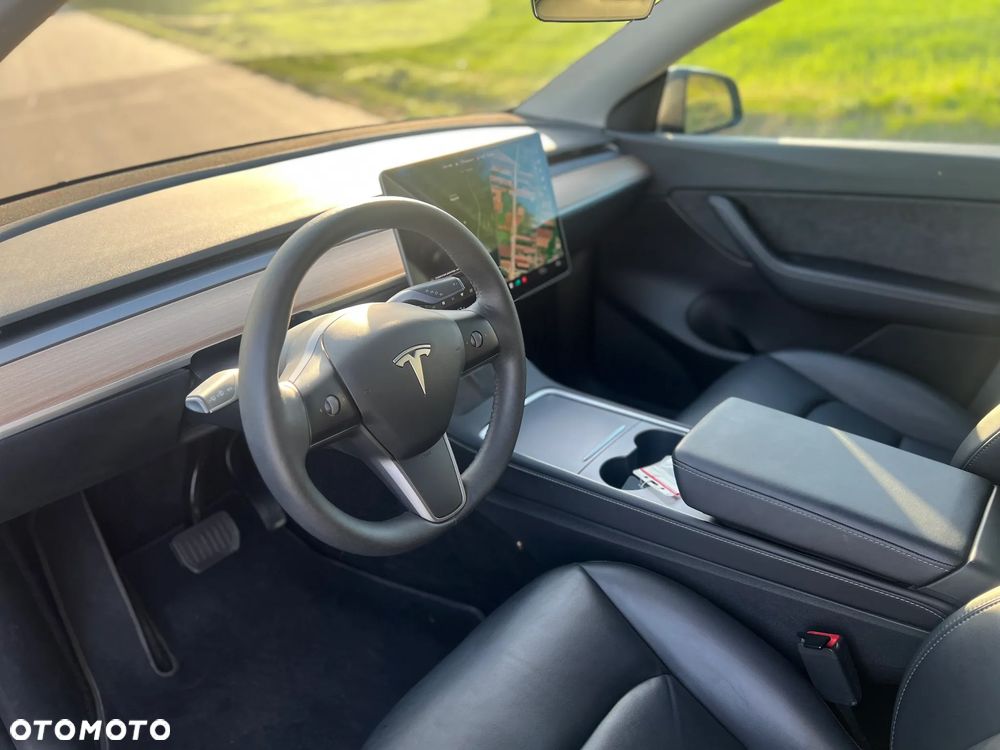 Tesla Model Y Long Range Dual Motor AWD - 11
