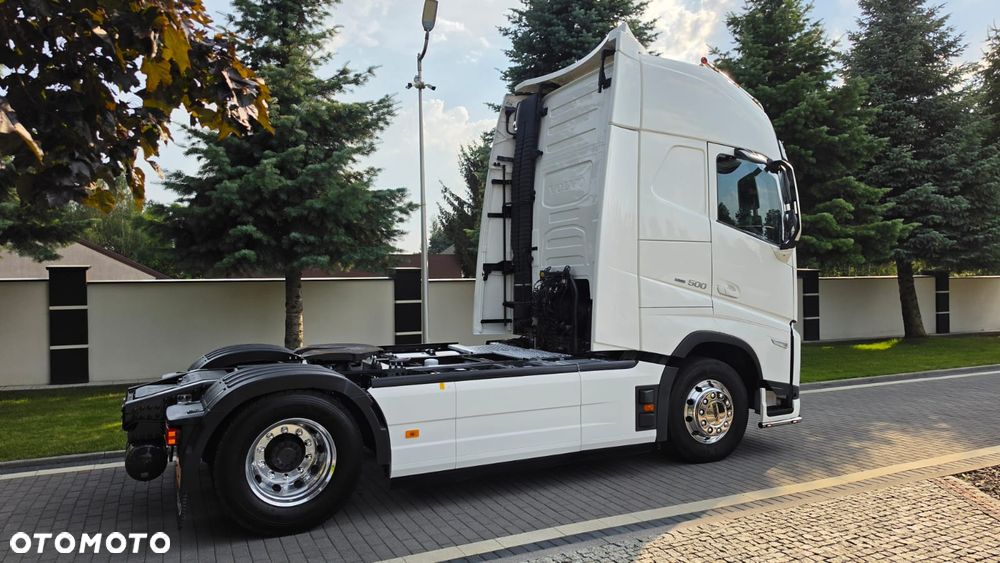 Volvo ///FH///500///2023/// GLOBETROTTER///XXL///FULLLED/// VIRTUAL COCPIT///KLIMATYZACJA POSTOJOWA///ALUFELGI///RADARY/// KAMERA///WYŚWIETLACZ OBCIĄŻENIA/// ZABUDOWY MIĘDZYOSIOWE/// STAN BARDZO DOBRY - 5