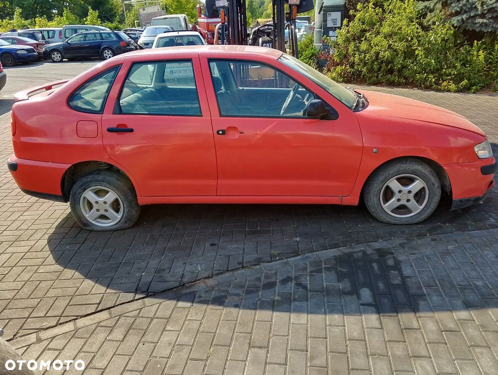 Seat Cordoba (99-02r.) 1.4 B 59KM. Silnik AKK Skrzynia DXK lakier P3G / LP3G / D8.Cały na części. GWARANCJA !!! Przód Tył Zestaw Komplet Drzwi Klapa Zderzak Błotnik Maska Grill Atrapa Szyba Pas Lampa Lusterko Boczki Fotel Kanapa Kokpit Deska Rozdzielcza Przełącznik Włącznik Sterownik Przewody Wiązka Instalacja Moduł Komputer Czujnik Listwa Pompa Alternator Wtryski Głowica Rozrusznik Kompresor Sprzęgło Dwumas Silnik Skrzynia ABS Klimatyzacji Paliwa Wspomagania Kolektor Turbina Przepustnica Zawór Chłodnica Koło Hak Belka Sanki Zawieszenie Mcpherson Półoś Amortyzator Wydech Tłumik Zacisk Most - 4