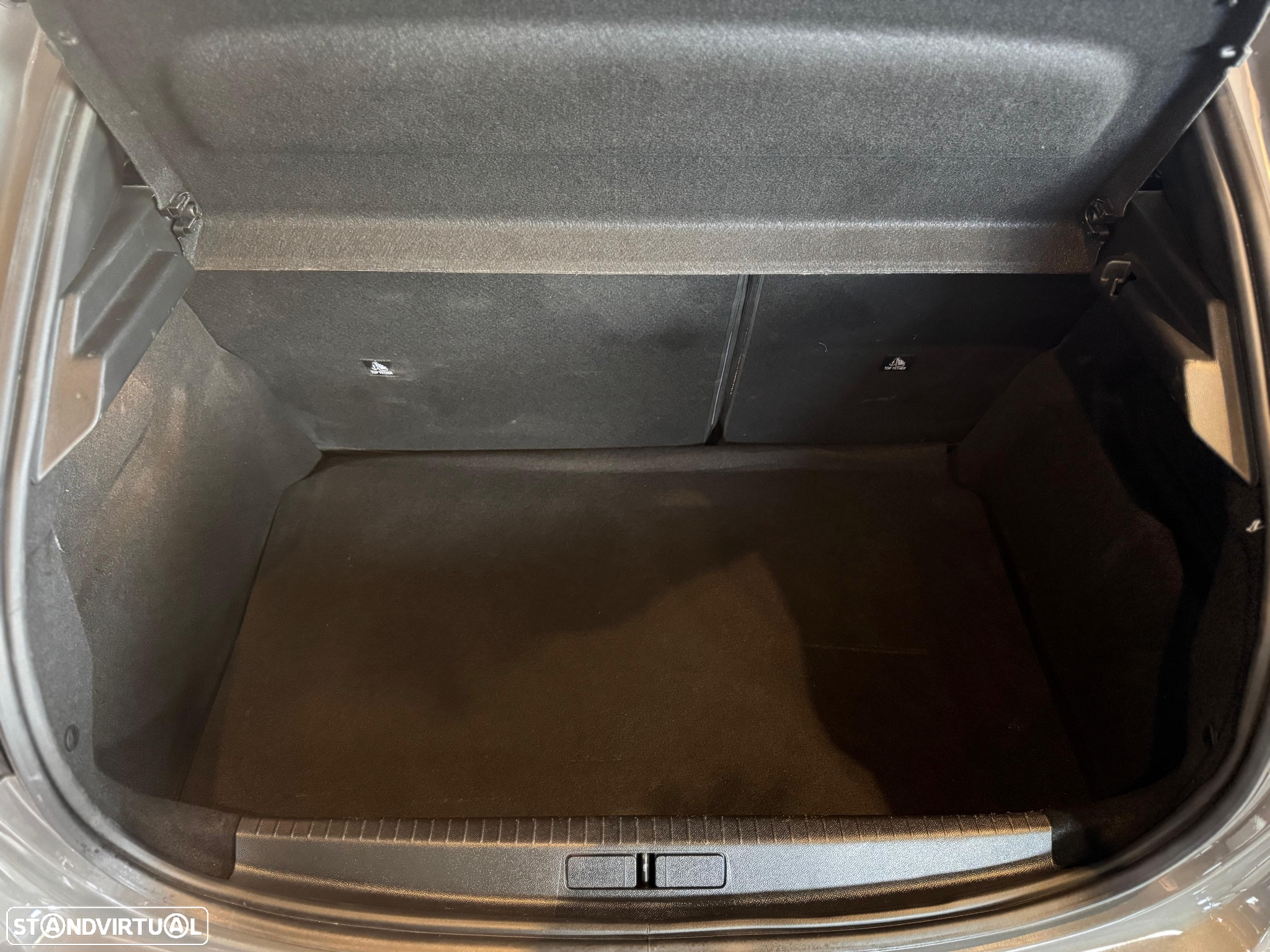 Peugeot 208 1.2 PureTech SE Style - 31