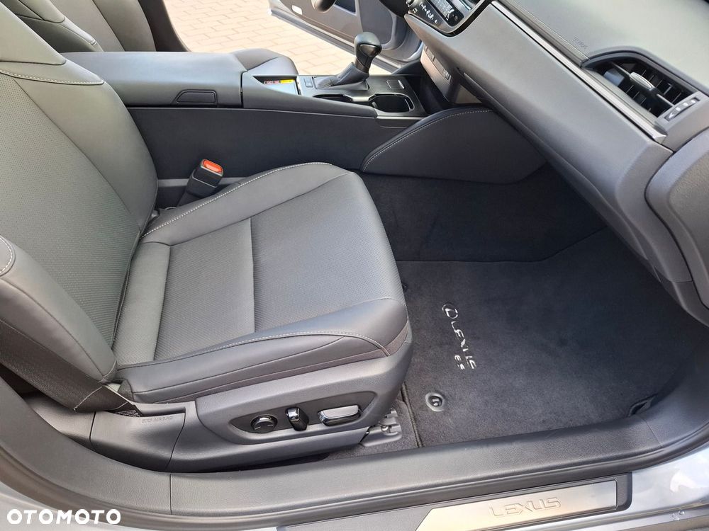 Lexus ES 300h Business Edition - 22
