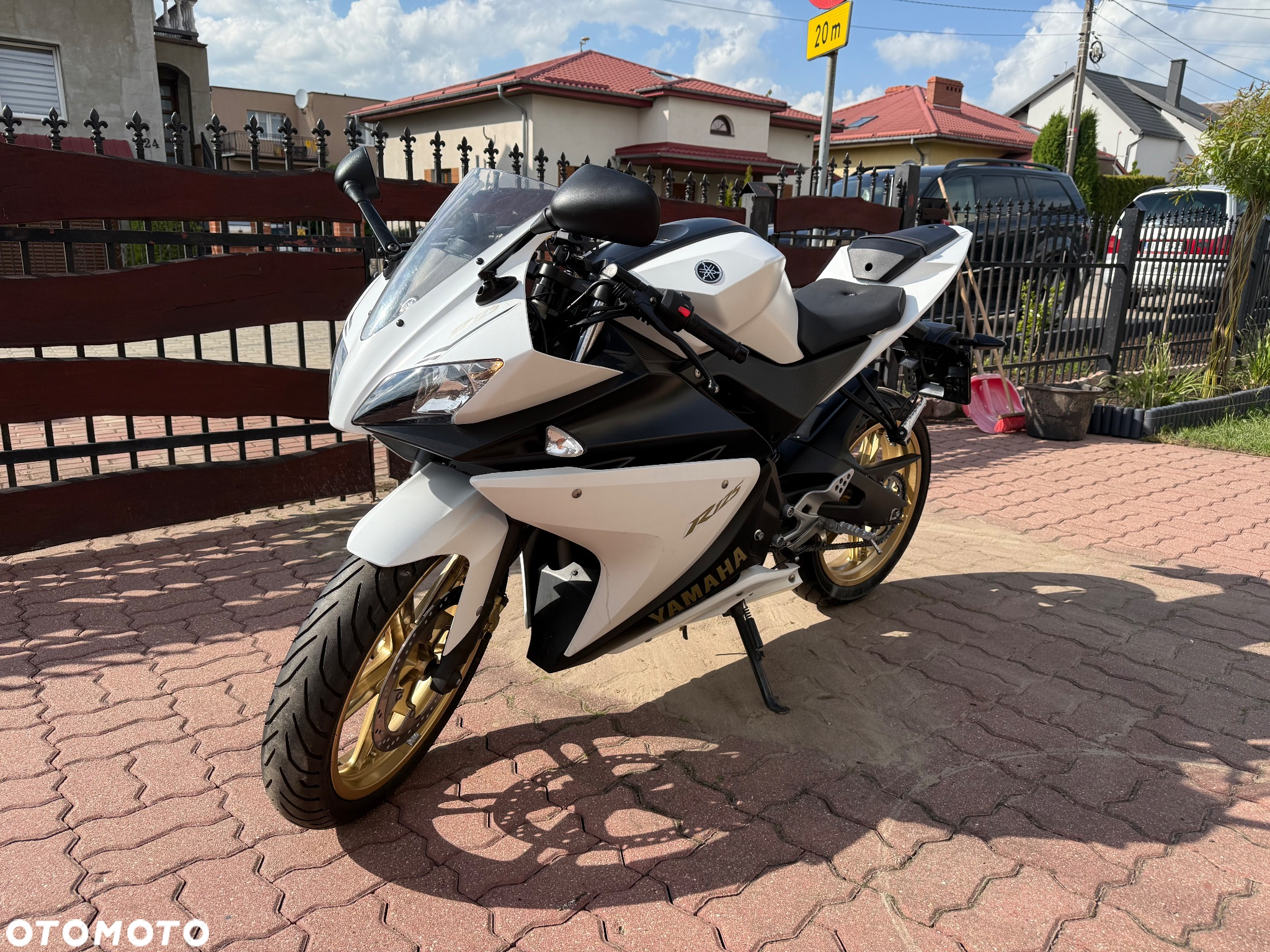 Yamaha YZF - 8