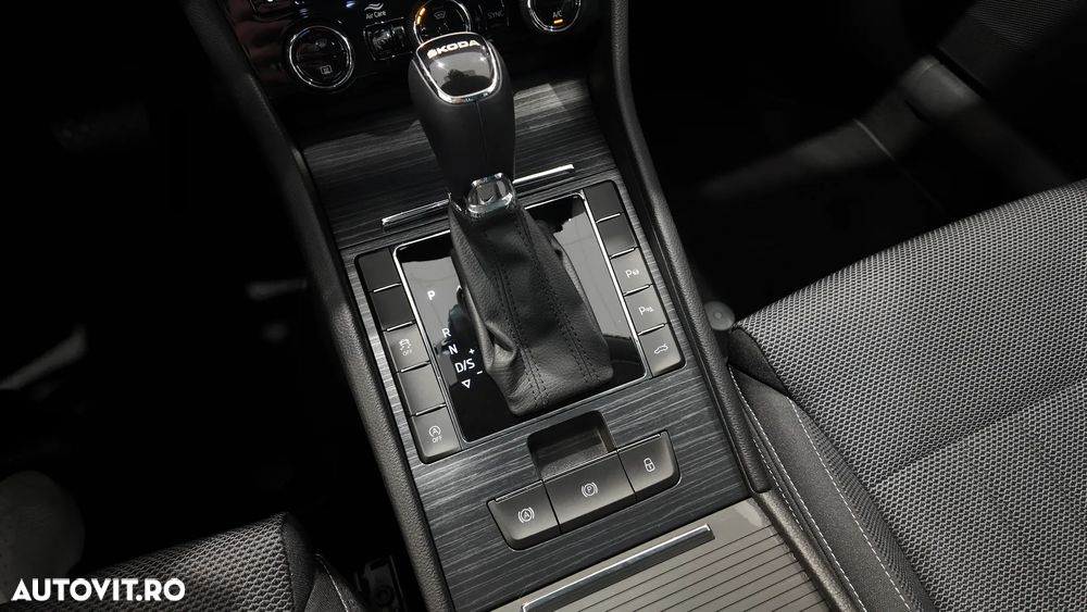 Skoda Superb 2.0 TDI DSG Ambition - 32