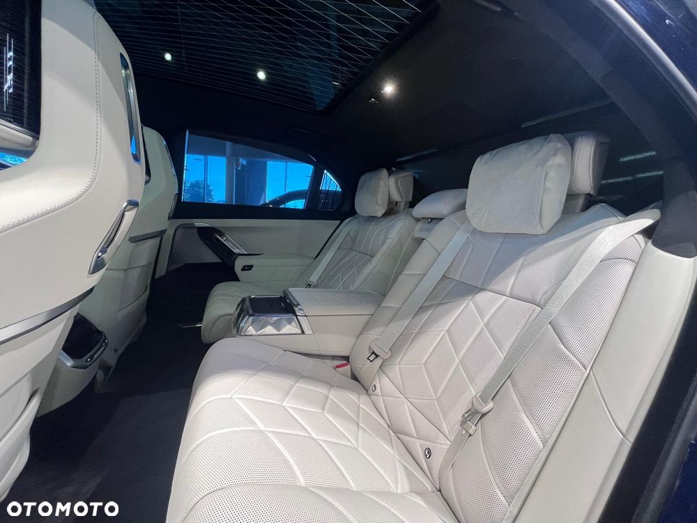 BMW Seria 7 740d xDrive mHEV sport - 26