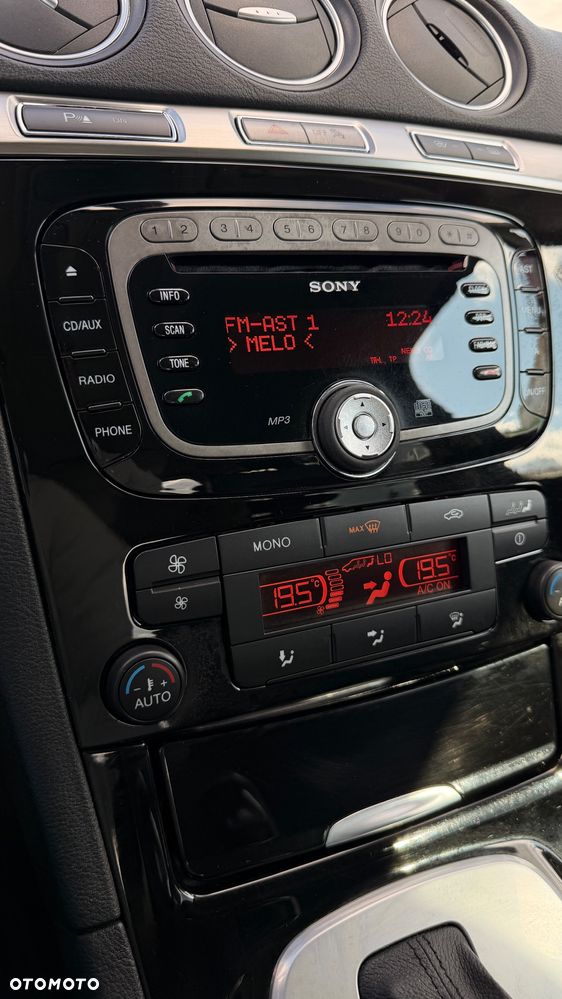 Ford Galaxy 2.2 TDCi DPF Titanium - 17