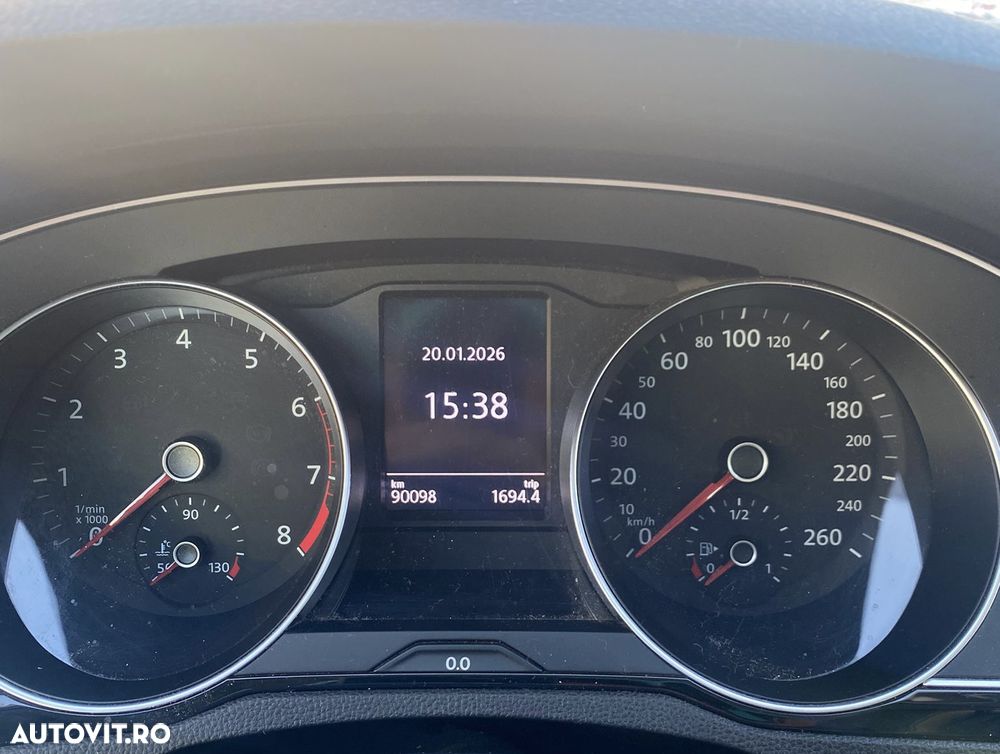 Volkswagen Passat - 4