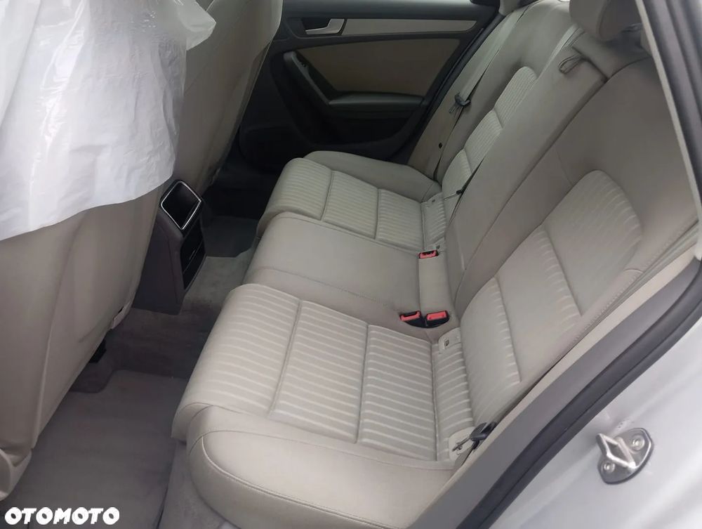 Audi A4 Avant 2010 photo 4