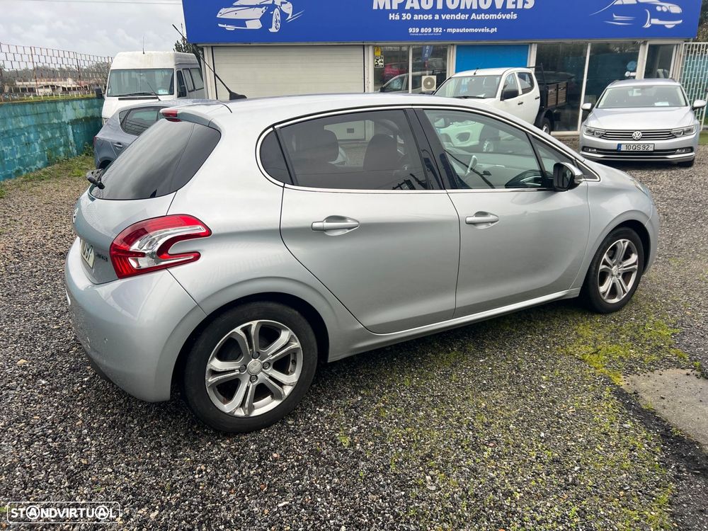 Peugeot 208 1.4 HDi Allure - 12