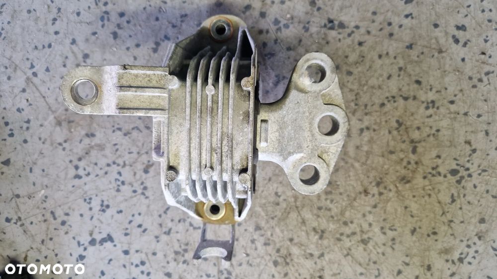 CHEVROLET CRUZE 2012 PODUSZKA SILNIKA