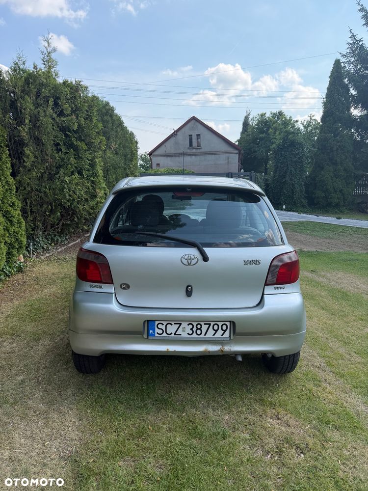 Toyota Yaris 1.0 Base - 4