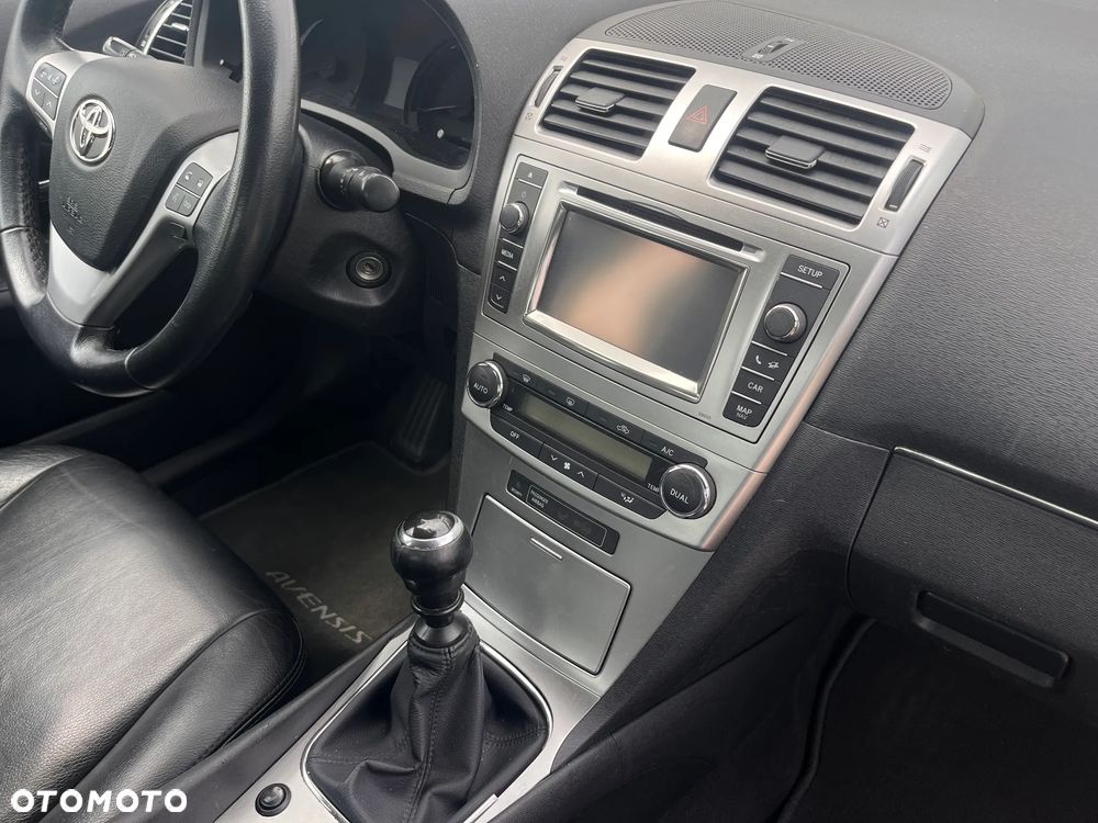 Toyota Avensis 1.6 Premium - 20
