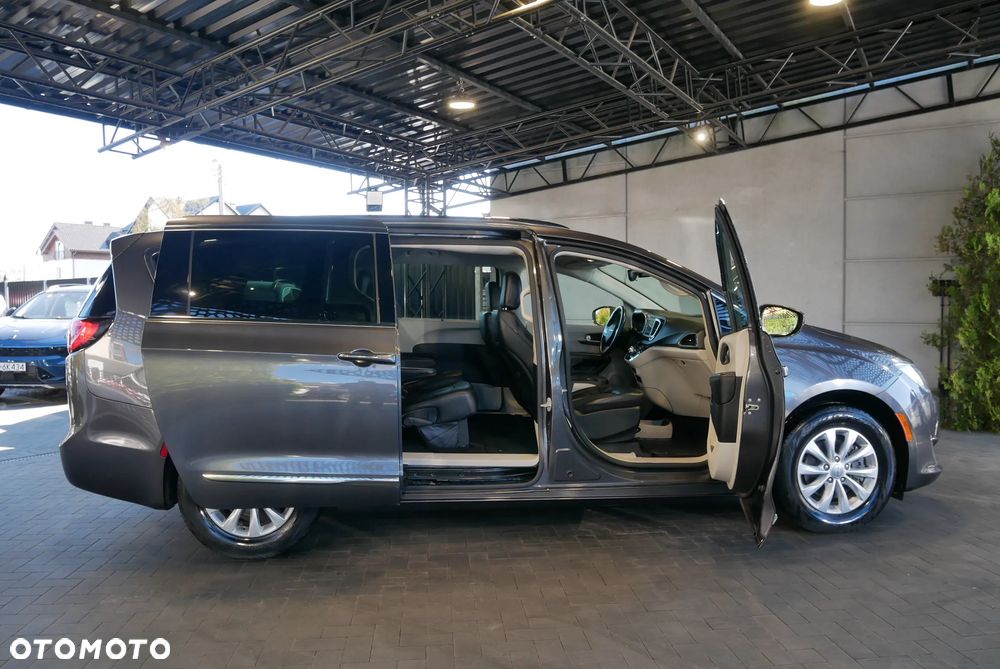 Chrysler Pacifica - 7