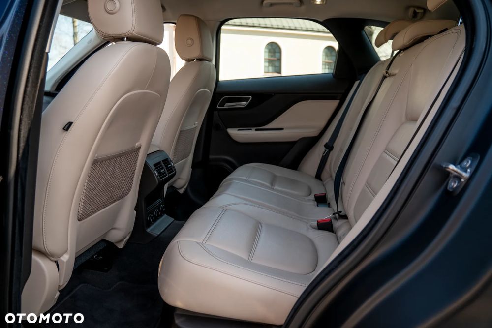 Jaguar F-Pace 30d AWD 300 Sport - 8