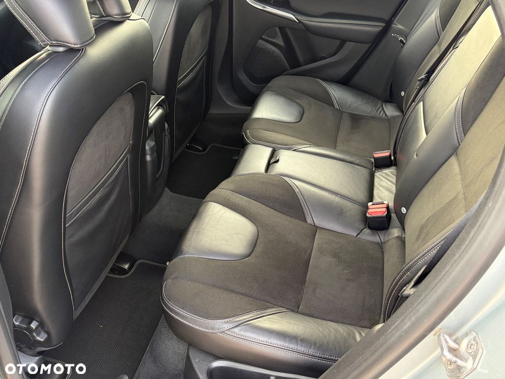Volvo V40 D3 R Design - 8