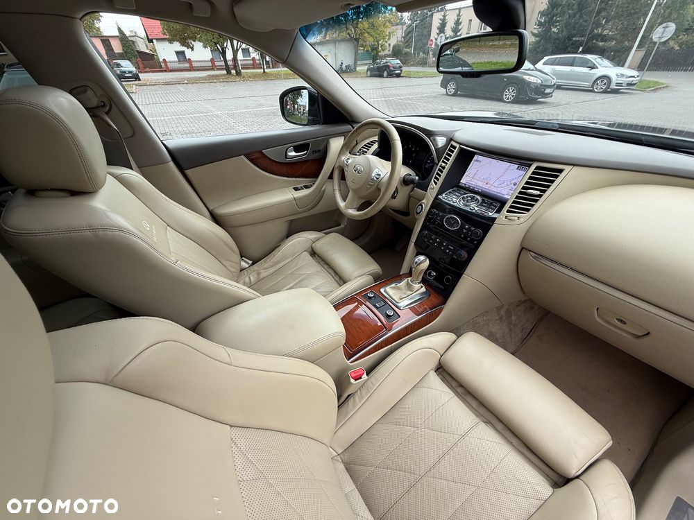 Infiniti QX70 - 6